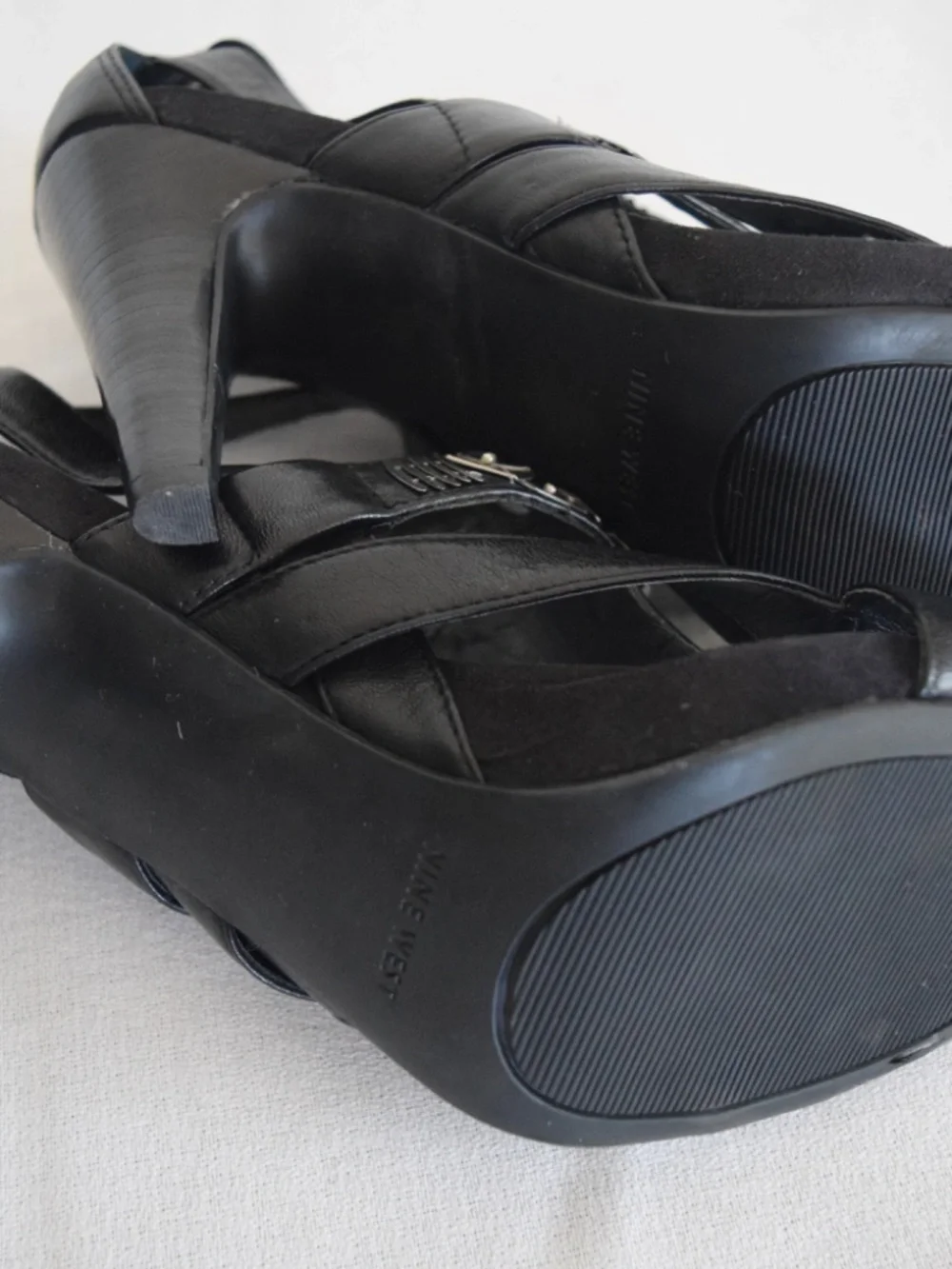 Nine West Women Size 8 Black Jeweled Beaded T-Strap Formal Sandal